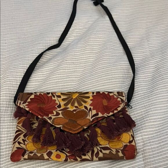 Floral Embroidered tapestry Crossbody Bag - Picture 1 of 7